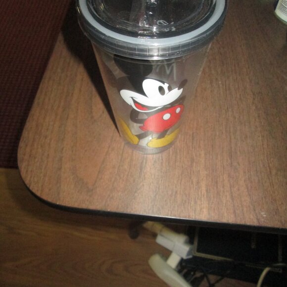 2 Disney Plastic Cups with straws - Picture 2 of 4